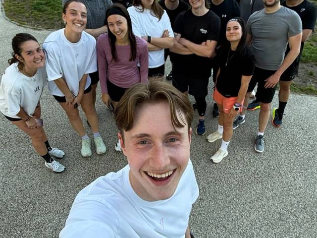 Le groupe du club au bord de la Garonne après une sortie